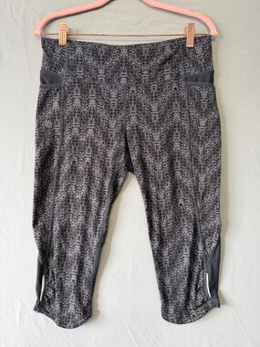 Athleta Womens Be Free Knicker Crop Capri Leggings Size M Grey Reflective Gym